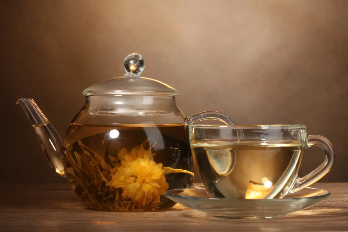 Glass teapot and cup showcasing the unique brewing of Earl Grey tea.